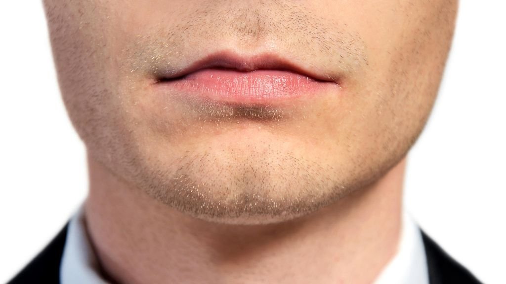 Узкие губы у мужчин. Мужской подбородок. Губы мужские. Тонкие мужские губы. Красивые мужские губы.