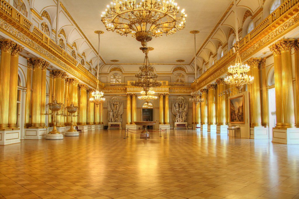 Картинка залы. Зимний дворец Санкт-Петербург бальный зал. Бальный зал зимнего дворца. Бальный зал зимний зимний дворец. Бальный зал Эрмитажа.