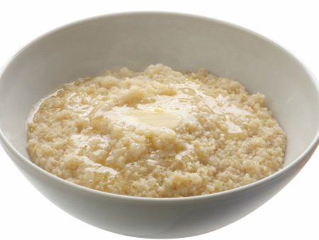 Пшенная каша на белом фоне