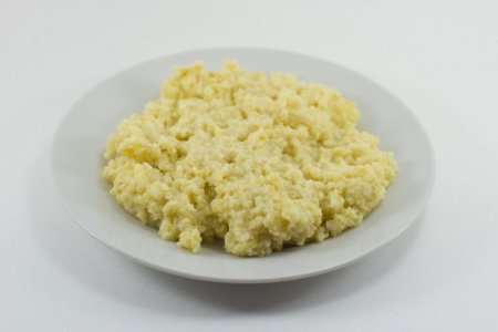 Пшено в тарелке