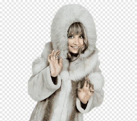 Девушка в меховой одежде