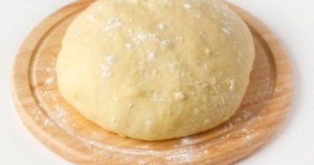 Месим тесто на прозрачном фоне