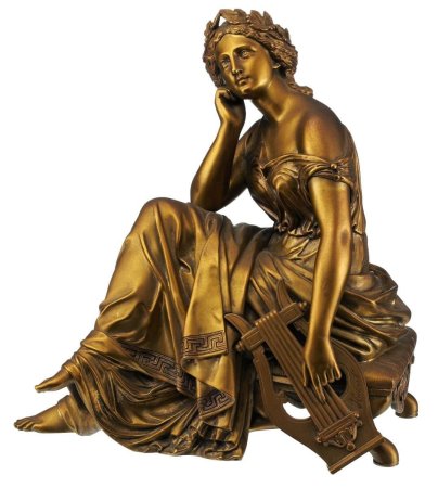 Скульптура на белом фоне