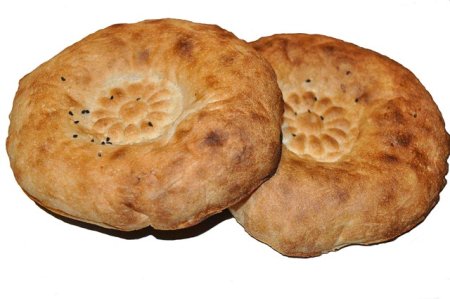 Лепешка на белом фоне