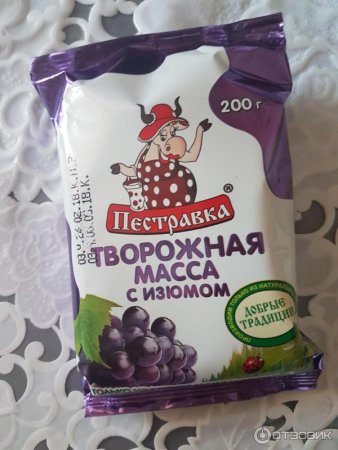 Творог на белом фоне