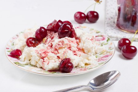 Творог в чашке