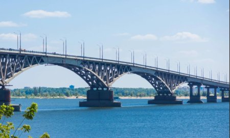 Река Саратов мост