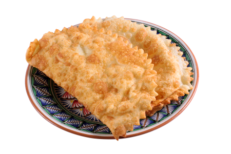 Чебуреки на тарелке