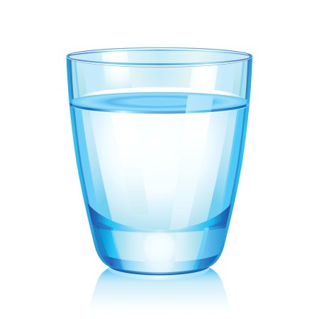 Прозрачная вода в стакане