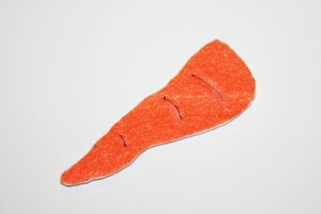 Нос морковка для снеговика