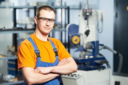Работник завода