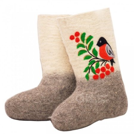 Валенки на белом фоне