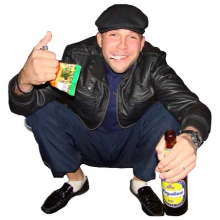 Гопник с пивом