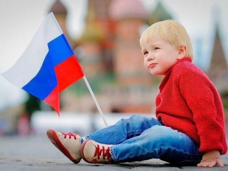 Дети с флажками