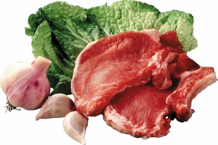 Свежее мясо на белом фоне