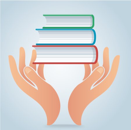 Рука держит книгу
