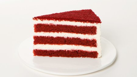 Торт красный бархат в разрезе
