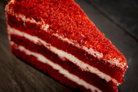 Торт красный бархат кусочек