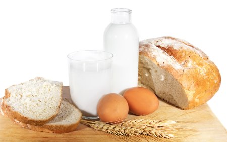 Хлеб колбаса молоко