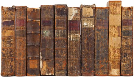 Корешки книг на белом фоне