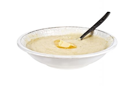 Манная каша на белом фоне