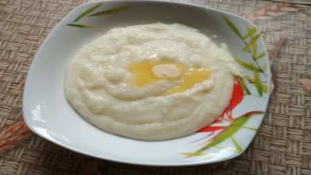 Тарелка с манной кашей