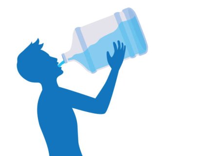 Силуэт человека пьющего воду