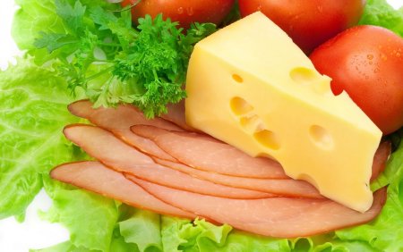 Продукты колбаса сыр
