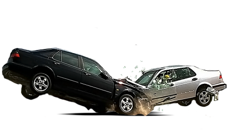 Разбитый автомобиль на белом фоне