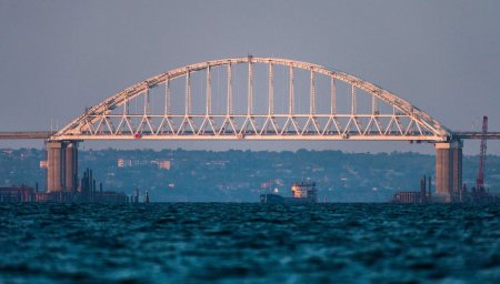 Крымский мост вид сбоку