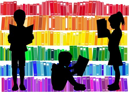 Силуэт ребенка с книгой