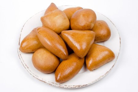 Пирожки на тарелке