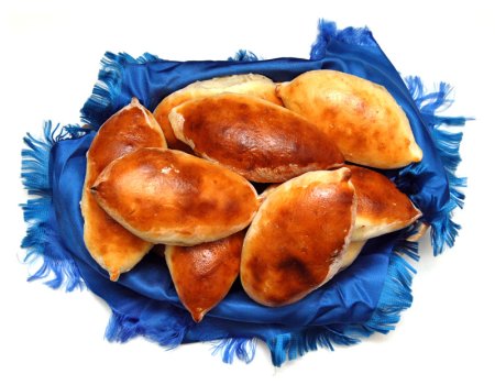 Пирожки на тарелке