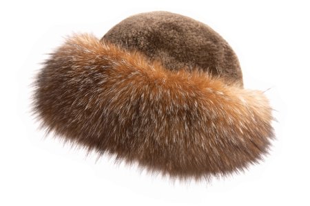 Меховая шапка на белом фоне