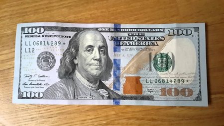 Купюра 100 долларов США