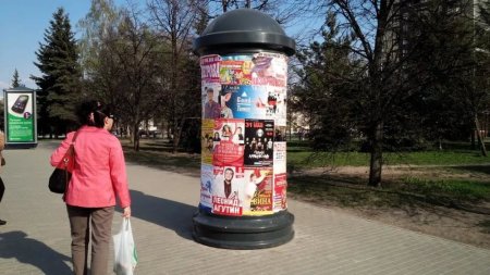 Театральная афишная тумба