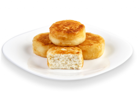 Сырники на белом фоне