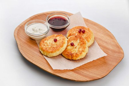 Сырники со сметаной