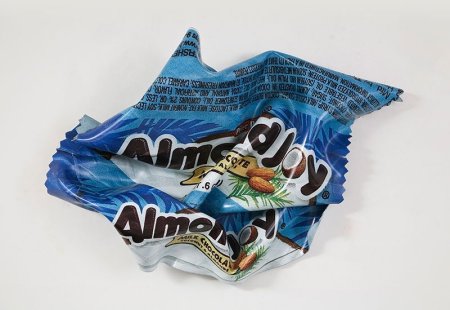 Фантик от конфеты смятый