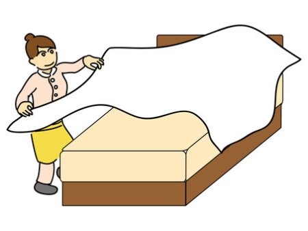 Мальчик заправляет постель