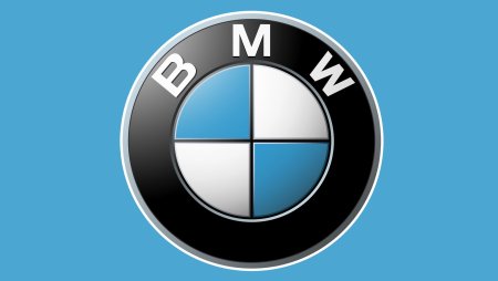 BMW логотип на белом фоне