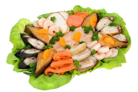Морепродукты на белом фоне