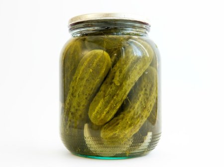 Банка с огурцами