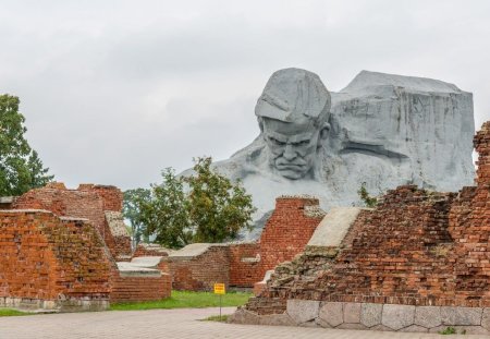 Мемориал Брестская крепость-герой