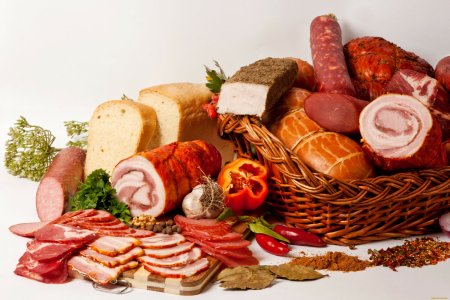Колбасы и мясные деликатесы