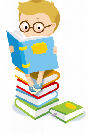 Ребенок с книгой на белом фоне