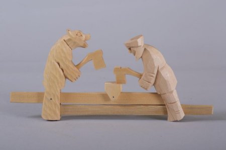 Богородская игрушка медведь и мужик