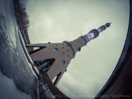 Останкинская башня обледенела