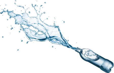 Вода льется из бутылки