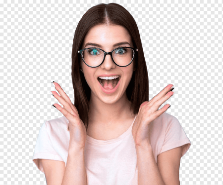 Удивленная девушка в очках